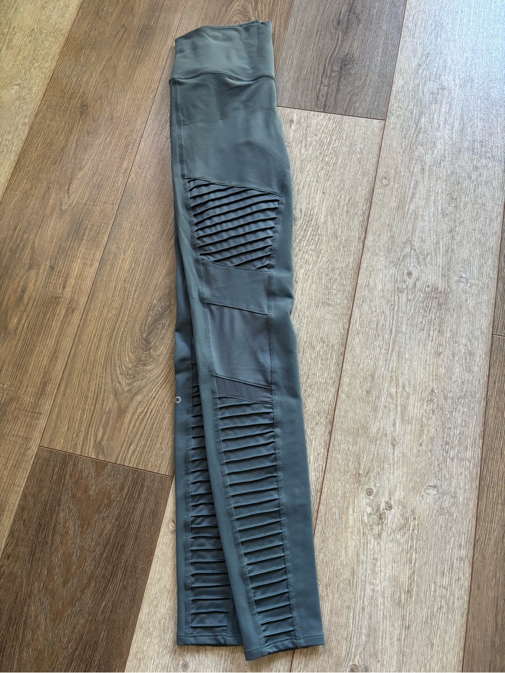 ALO Yoga Olive Green Ribbed Panel Leggings